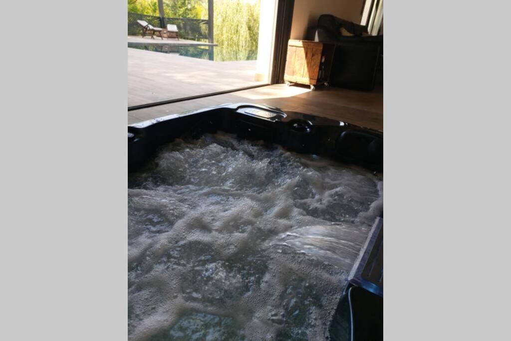Un Petit Coin De Bali Avec Spa Et Piscine Prives Carpentras Zewnętrze zdjęcie